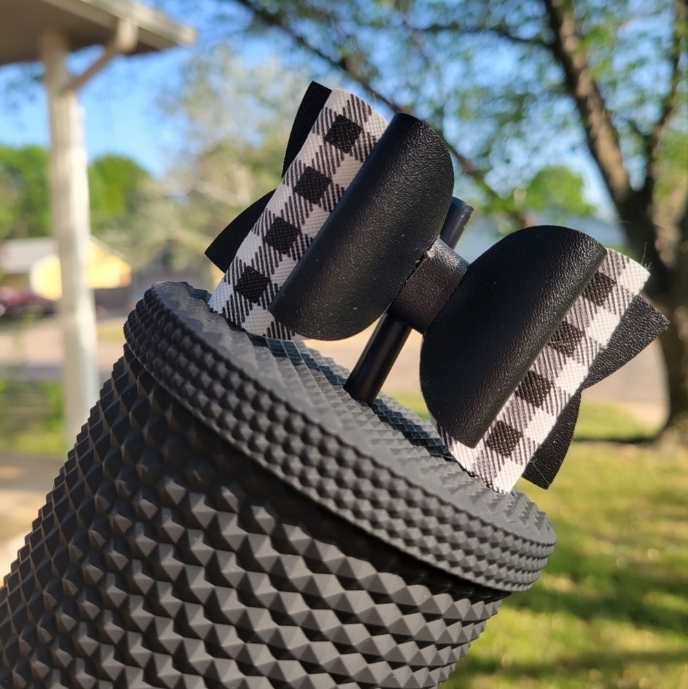Tumbler bow straw topper